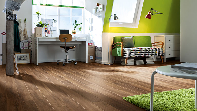 Ламинат Haro Tritty 100 Loft 4V Орех Итальянский 535372 1282×135×8 фото в интерьере Ламинат Haro Tritty 100 Loft 4V Орех Итальянский 535372 1282×135×8 фото в интерьере